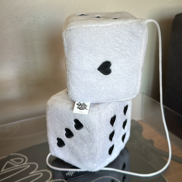 Bella Dona Fuzzy Dice in white - Picture 3 of 4